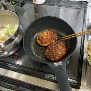 フライパンで下準備～焼きまで　ずぼらハンバーグ